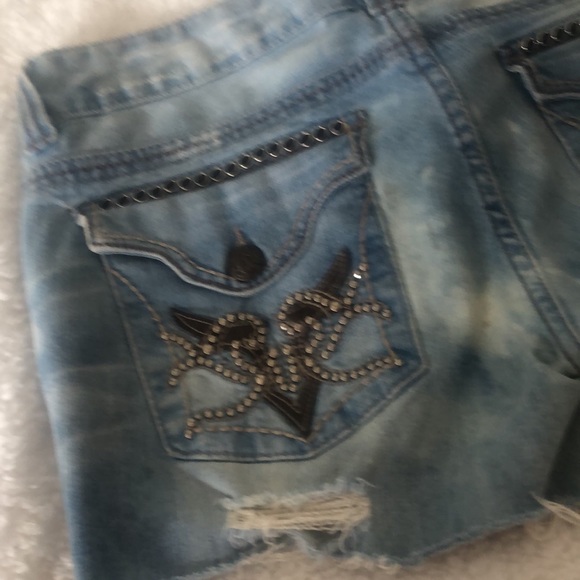 Guess Jean shorts size 30 Good Condition.  non smoking home - Picture 2 of 4